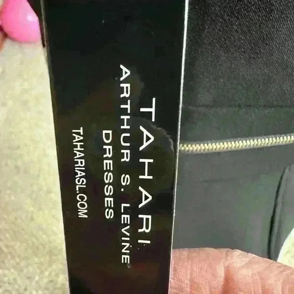 Tahari cocktail dress -Brand New with Tags! Size 6 - Picture 4 of 8